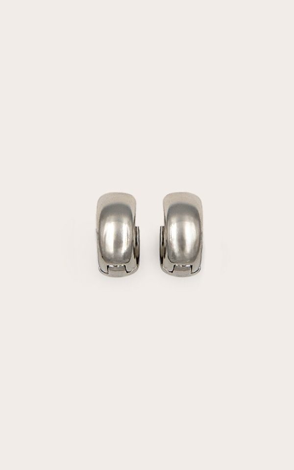 0013678b3814491ae9daaeb240506d2e4e9c868c_CNM0665_2_silver_chunky_mini_hoop_earring
