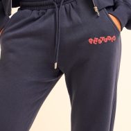 0035c9dcf21692583681eb350fcc9a13d43b9f76_CNK0906_4_midnight_blue_plt_studio_archive_puff_print_drawstring_cuffed_joggers