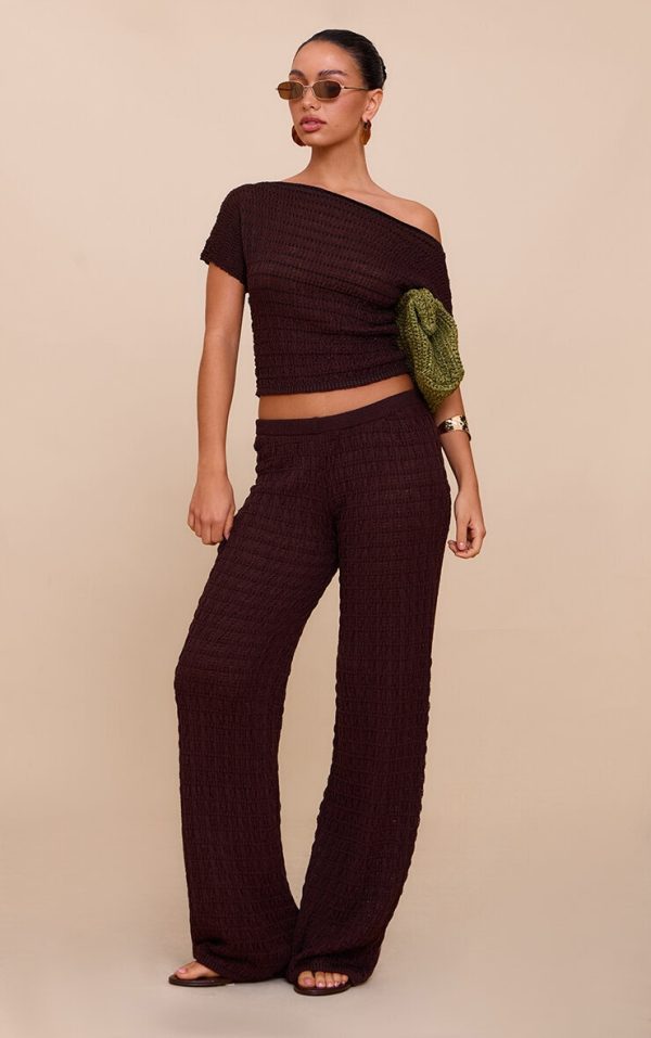 00d48528329f3bb511928286e5c338a19c0de3ec_CNM9211_3_chocolate_textured_knit_off_the_shoulder_top