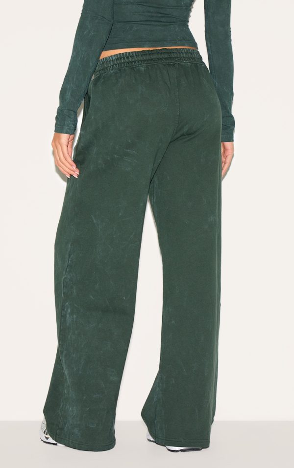 00e9791c57b8367a375bc4e8f9848f3205cbb7ad_CNK5070_3_prettylittlething_forest_green_washed_low_rise_oversized_wide_leg_joggers