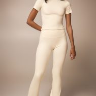 0116017ee641fe394685393963c297e392ff60ff_CNG5546_1_bone_sculpt_straight_leg_yoga_pants