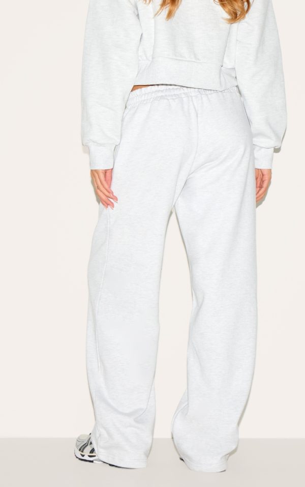 0179be9f5b9b5adad632fddb43c68484bb040f27_CNK1757_3_prettylittlething_ash_grey_premium_print_wide_leg_joggers