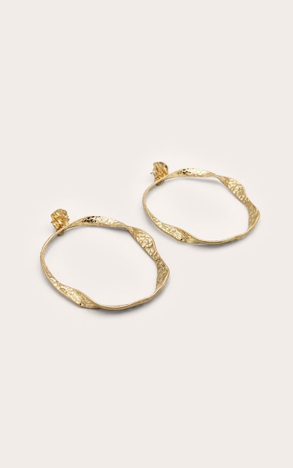 01831ebcbed7033a8ac490c59606459223bd6afb_CNK7668_2_gold_crinkle_oversized_hoop_earrings