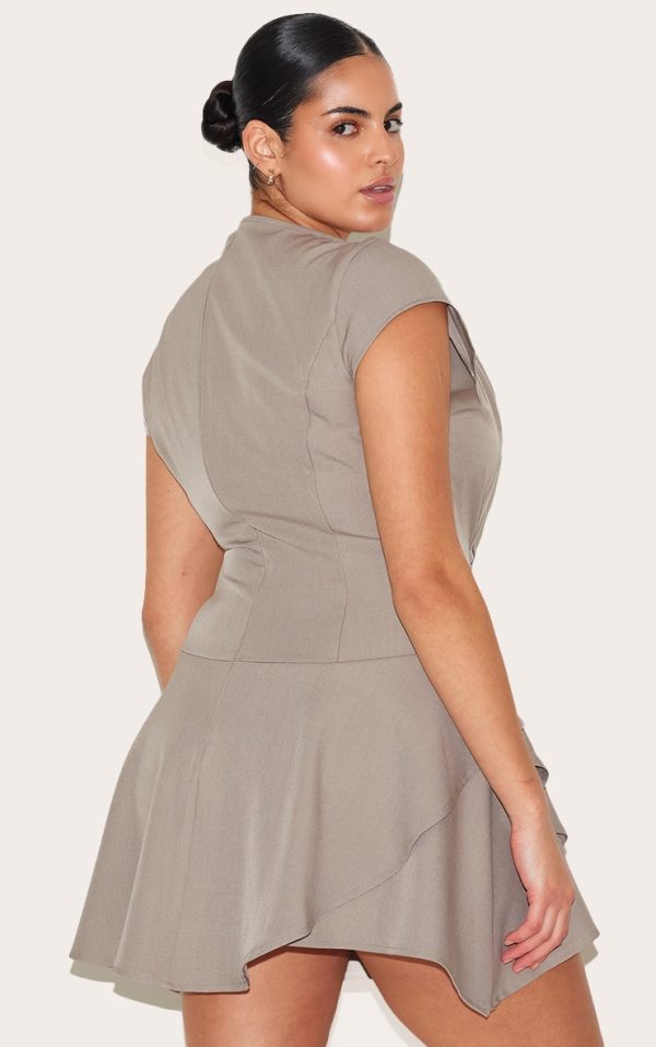 0184555f8e11b904e215d9d66c8d6a66460efb30_CNM0922_2_plus_clay_woven_capped_sleeve_asymmetric_layered_shift_dress