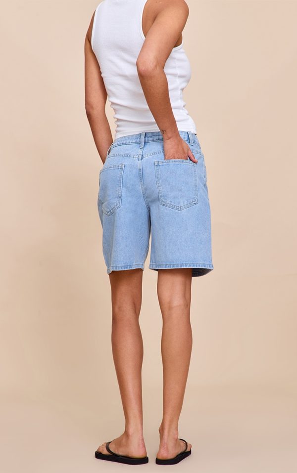 0284f0bd2c97356841a5859dc6a673d46e85caba_CNM3847_2_light_blue_low_rise_baggy_boyfriend_shorts