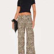 0328b0d3202922f267670cef8b89730801f2ecba_CNI8972_1_leopard_printed_cargo_trousers