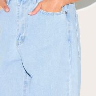 033381fab29d1dcfd6470324edd6e56bb7db24c6_CNM0386_4_prettylittlething_petite_light_blue_high_waist_mom_jeans