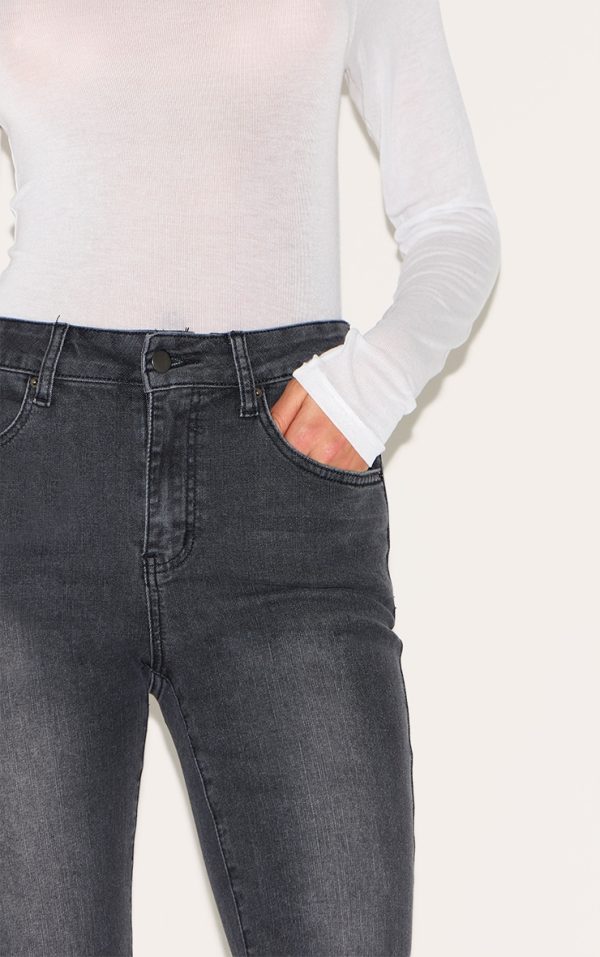 04984f32e8cbf168f1b255556dec154997d13e19_CNL6978_4_washed_grey_seam_detail_stretch_denim_flared_jeans