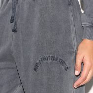 04f3044dbde2f15d19e201c52b2e11aee386304b_CNI5637_4_prettylittlething_tall_charcoal_blue_extreme_oversized_drawstring_wide_leg_joggers