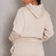 0512e479cb897a3c54e4c9d794937af55f43de81_CNE5698_2_prettylittlething_sand_logo_badge_detail_oversized_hoodie