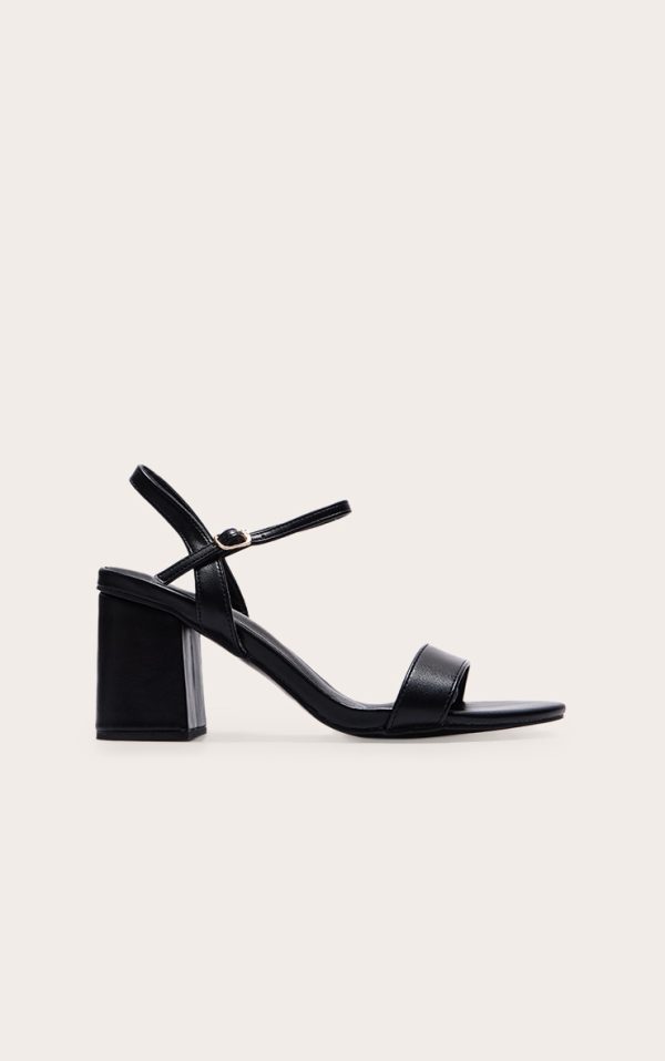 0519ca065ec5abc035c9b8f4c9301c3dd4a54764_CMZ0783_1_black_pu_basic_strap_detail_low_heeled_sandals