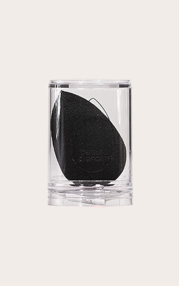 055196db0fa67d2ace30b02fc92ee65893cdf560_CNG6165_1_beautyblender_makeup_sponge_pro