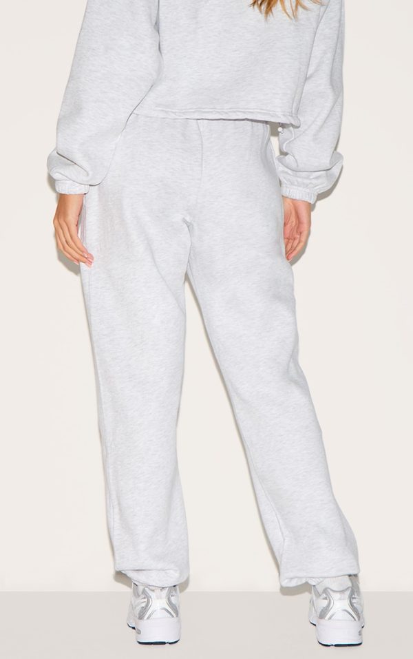 05522d7b1a40c19b84b3f93339b0f82f79f4f927_CNK1541_3_prettylittlething_grey_marl_oversized_cuffed_joggers