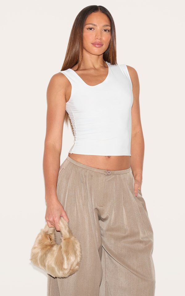 05614720b4f85cf8f40c29b725fcdfb183ad00c1_CNJ9692_5_plt_label_cream_faux_fur_hand_bag