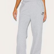05a1dcc761f1c3ea5c6f13f5df405aacb2640c34_CNF8465_2_prettylittlething_ash_grey_logo_embroidered_wide_leg_joggers