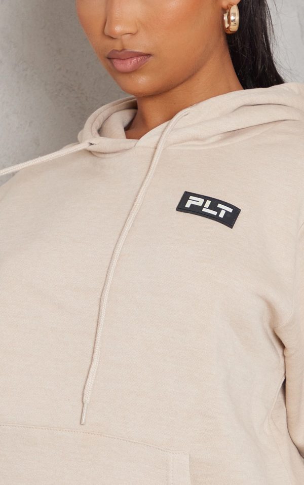 05a9d0aa2641144f560f52c61469391485a10ddd_CNE5698_4_prettylittlething_sand_logo_badge_detail_oversized_hoodie