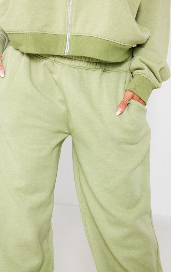 0613f97fce72a5c6a01bac1547e62aa0834098c7_CNH8244_4_prettylittlething_shape_khaki_washed_wide_leg_joggers