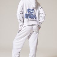 061a4b77b1585707eb012f349c493b347aeb676e_CNK1742_3_prettylittlething_ash_grey_premium_studio_print_oversized_hoodie