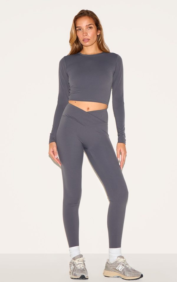 06b4d19d6e1aee6fe1fdc120c183d4b6e6a1f523_CNL7013_3_charcoal_grey_sculpt_long_sleeve_crop_gym_top
