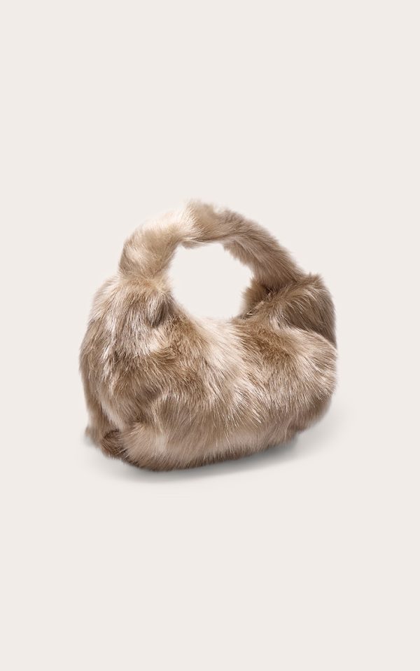 06d0614c3b1e360d82d983c0d78fdf497c7c00b3_CNJ9692_2_plt_label_cream_faux_fur_hand_bag