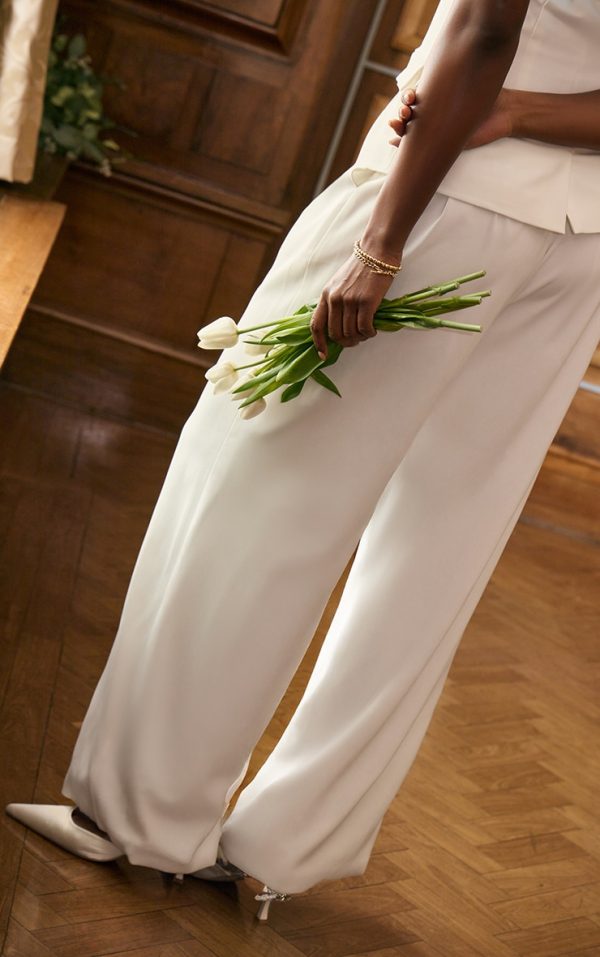 0763eea7e802b5fdc4a76a3b30b3cfb58db93bc0_CNM1285_4_premium_white_tailored_pleated_lined_wide_leg_trousers