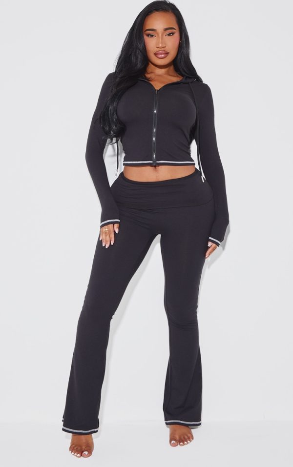 08193bb4dbd5f06e676f4303d822f78b0b462ccd_CNJ9551_3_shape_black_sculpted_contrast_stitch_zip_through_hoodie-1