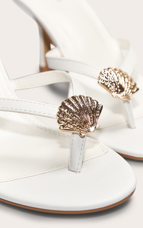 08cd45fde36aa75508217362447eb1112a43486d_CNM0396_4_white_pu_round_toe_thong_shell_trim_high_heeled_mules