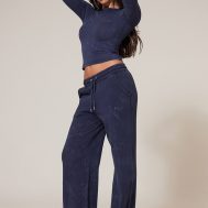09949ea6ea3ffe4e3fc977f12ce65c24345ed501_CNK5071_1_prettylittlething_navy_washed_low_rise_oversized_wide_leg_joggers