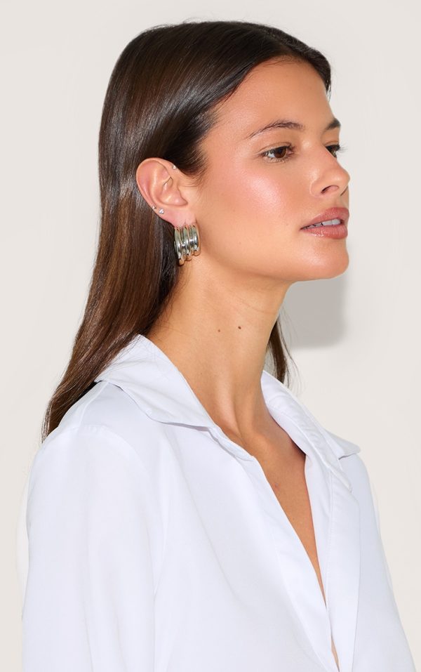 099899e724645d4e4eaf438156a515b1f6030687_CNM0662_3_silver_ribbed_oversized_statement_earrings