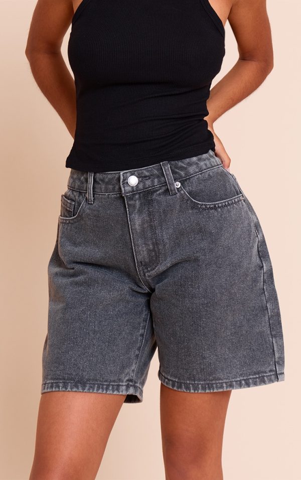 0b234677813925d5b692cfeee9dc8f72b4693be7_CNM3434_5_petite_washed_grey_low_rise_baggy_boyfriend_shorts