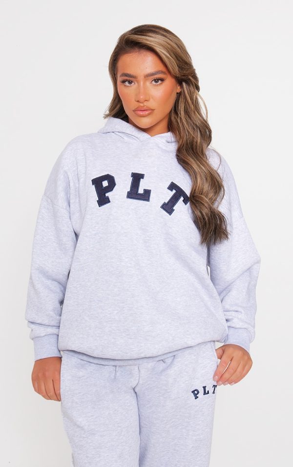 0c551cd430be5909ed5e1732f71ac334f8799764_CNI1456_1_prettylittlething_ash_grey_logo_oversized_hoodie