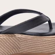 0ca6a2107e5c496f18175f338c8785d32fea1aa4_CNL7050_4_black_pu_toe_thong_fake_stack_round_toe_flatform_sandals