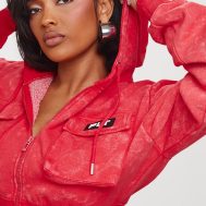 0cd243e4d32788223329bc3b171003c137b93e8c_CNK0466_4_prettylittlething_shape_washed_red_shape_cargo_cropped_hoodie