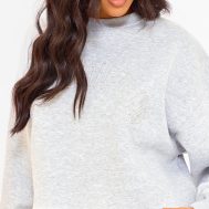 0cd99f499541c80e1c695ce09437a678b1026f4f_CNJ8953_4_prettylittlething_tall_grey_marl_distressed_varsity_cropped_sweatshirt