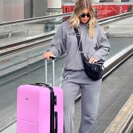 0ce847a0eb0610fe360a6d9ea9f63a67c33dcedc_CNE5686_2_prettylittlething_charcoal_grey_logo_badge_straight_leg_joggers