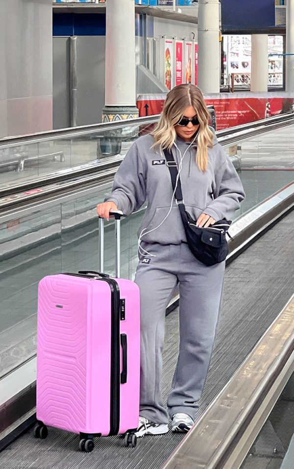 0ce847a0eb0610fe360a6d9ea9f63a67c33dcedc_CNE5686_2_prettylittlething_charcoal_grey_logo_badge_straight_leg_joggers