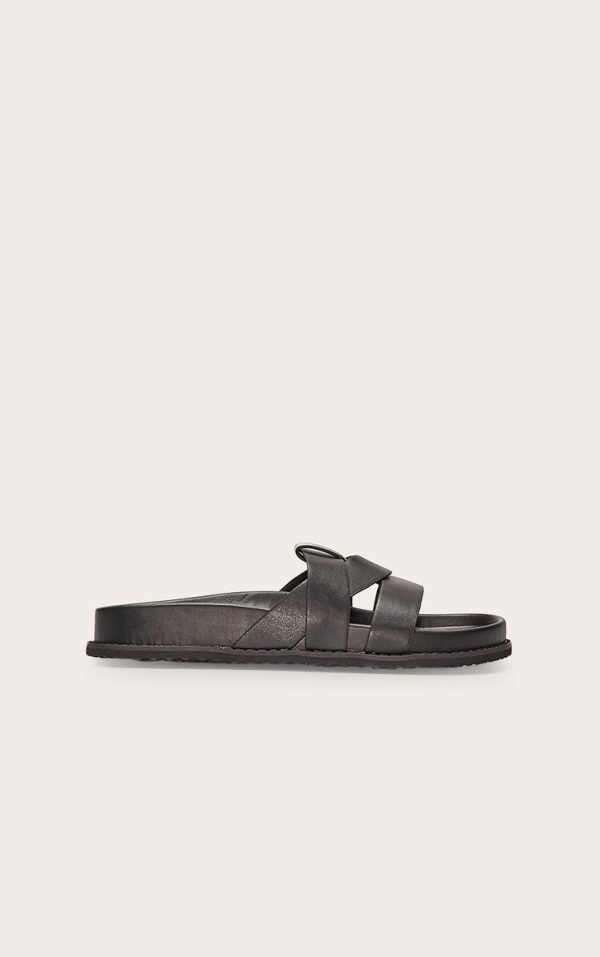 0d003b9a1e5da2932bc94dda5626ed2e73ffb029_CNM0240_1_black_pu_round_toe_weave_chunky_strap_sandals