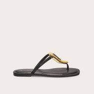 0d3aaa02f9c660e04f7e6bd151e2176bd33422f4_CNL8149_1_black_pu_square_toe_thong_trim_detail_resin_sole_flat_sandals