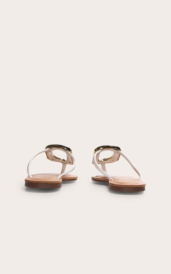 0d569eeb0c2d3c17c8a584ee0ee10b37bb16fc55_CNL8151_4_white_pu_square_toe_thong_trim_detail_resin_sole_flat_sandals