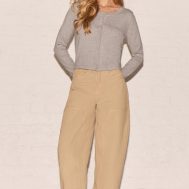 0db94bffc56951b7f69276008b82347a2494d399_CNK9216_1_sand_carpenter_seam_detail_jeans-1