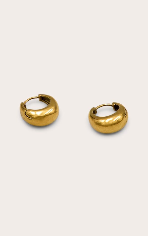 0df025457129cbf7393e61acf35eca99228ec81c_CNK4201_1_gold_water_resistant_chunky_mini_hoop_earrings