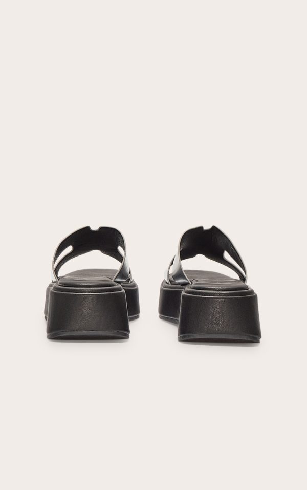 0f6b55939288d707ed549df76bd94aed3444900e_CNL6592_3_silver_pu_strap_round_toe_flatform_sandals