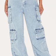 10586c29a19c11e2171a4cd112c9a9377244bb3d_CNH4109_2_shape_light_blue_wash_denim_pocket_detail_cargo_jeans