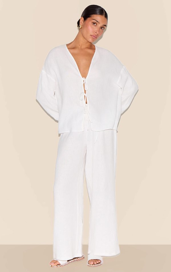 11206d81679a4f1574991de46e6457970840f521_CNM3963_1_petite_white_cheesecloth_textured_wide_leg_trouser