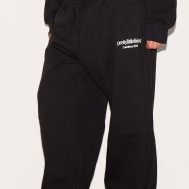 11dea4eec5f7b667ef668f5f480a46e17478bfa9_CNK3384_2_prettylittlething_plus_black_printed_premium_wide_leg_joggers