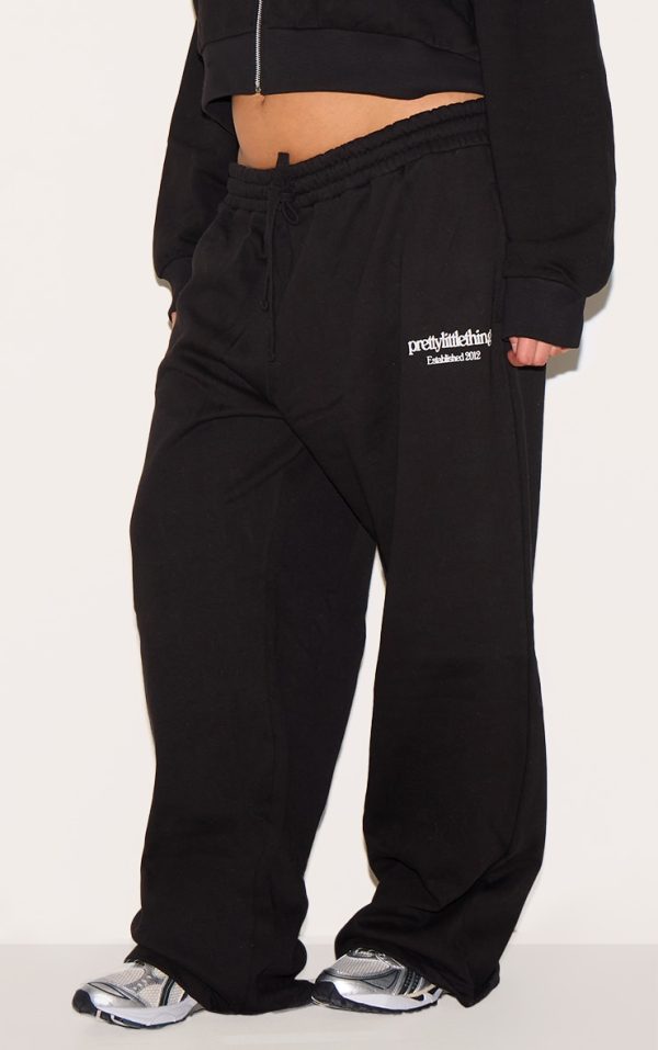 11dea4eec5f7b667ef668f5f480a46e17478bfa9_CNK3384_2_prettylittlething_plus_black_printed_premium_wide_leg_joggers