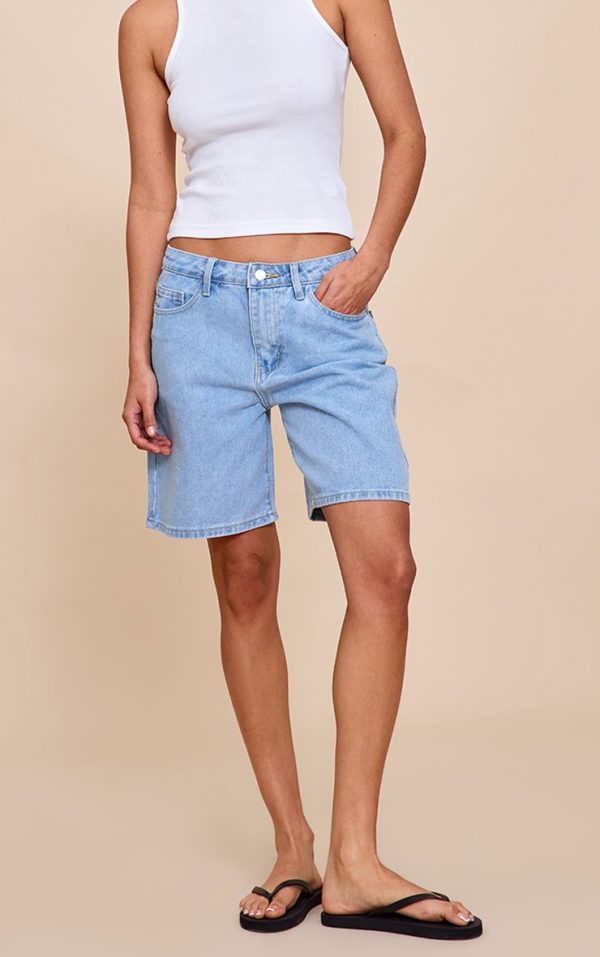 1218ccfbaef928515cd910a00f4d59c112fe1495_CNM3847_1_light_blue_low_rise_baggy_boyfriend_shorts
