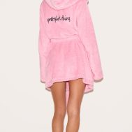 1228d90e1214d4cb1e4b39078d349b55cb3a0329_CLZ4464_2_prettylittlething_pink_fluffy_dressing_gown