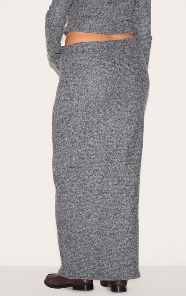 12775a2ace48ed8bc9fab838eefaf7ae8a1d175e_CNM0821_3_plus_charcoal_textured_ribbed_maxi_skirt