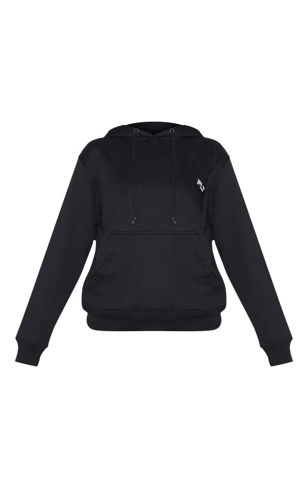 128e5b914b465c447c82265d8d0586b99d177eca_CNH5023_5_prettylittlething_petite_black_badge_detail_oversize_hoodie